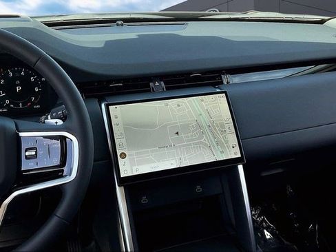 Used 2025 Land Rover Discovery Sport S image 6