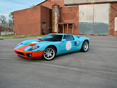 Used 2006 Ford GT RWD image 8