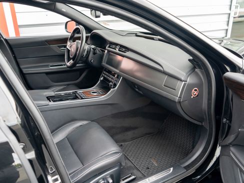Used 2018 Jaguar XF S AWD/4WD image 30
