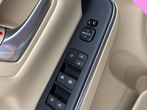 Used 2016 Toyota Camry LE image 8