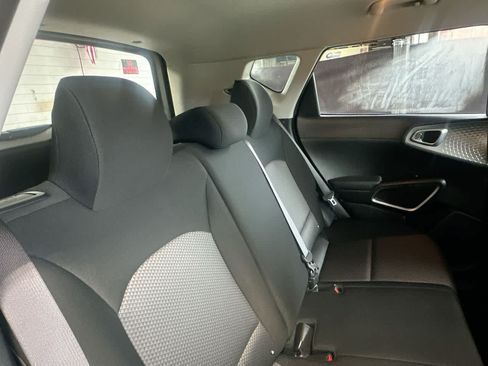 Used 2025 Kia Soul LX w/ LX Technology Package FWD image 26