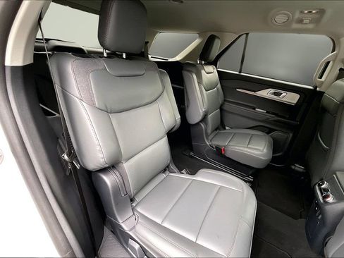 Used 2026 Ford Explorer Active w/ Active Comfort Package RWD image 26