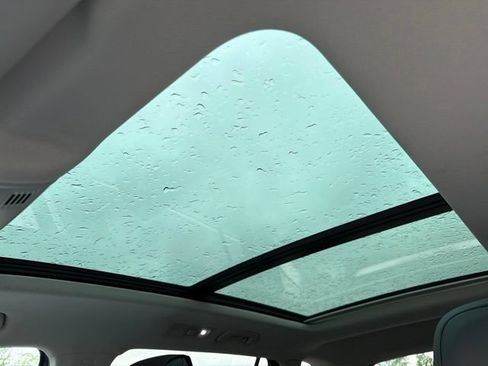 Used 2019 Volkswagen Tiguan SE w/ Panoramic Sunroof Package AWD/4WD image 10