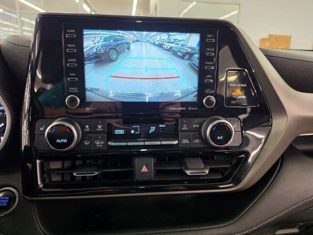Used 2020 Toyota Highlander XLE AWD/4WD image 23
