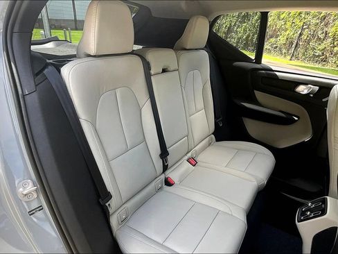 New 2026 Volvo XC40 B4 Plus w/ Protection Package Premier FWD image 10