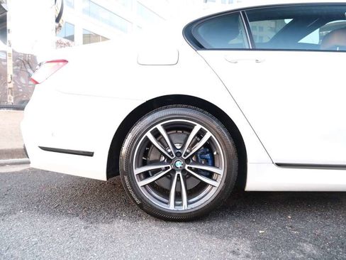 Used 2020 BMW 750i xDrive w/ Executive Package image 13