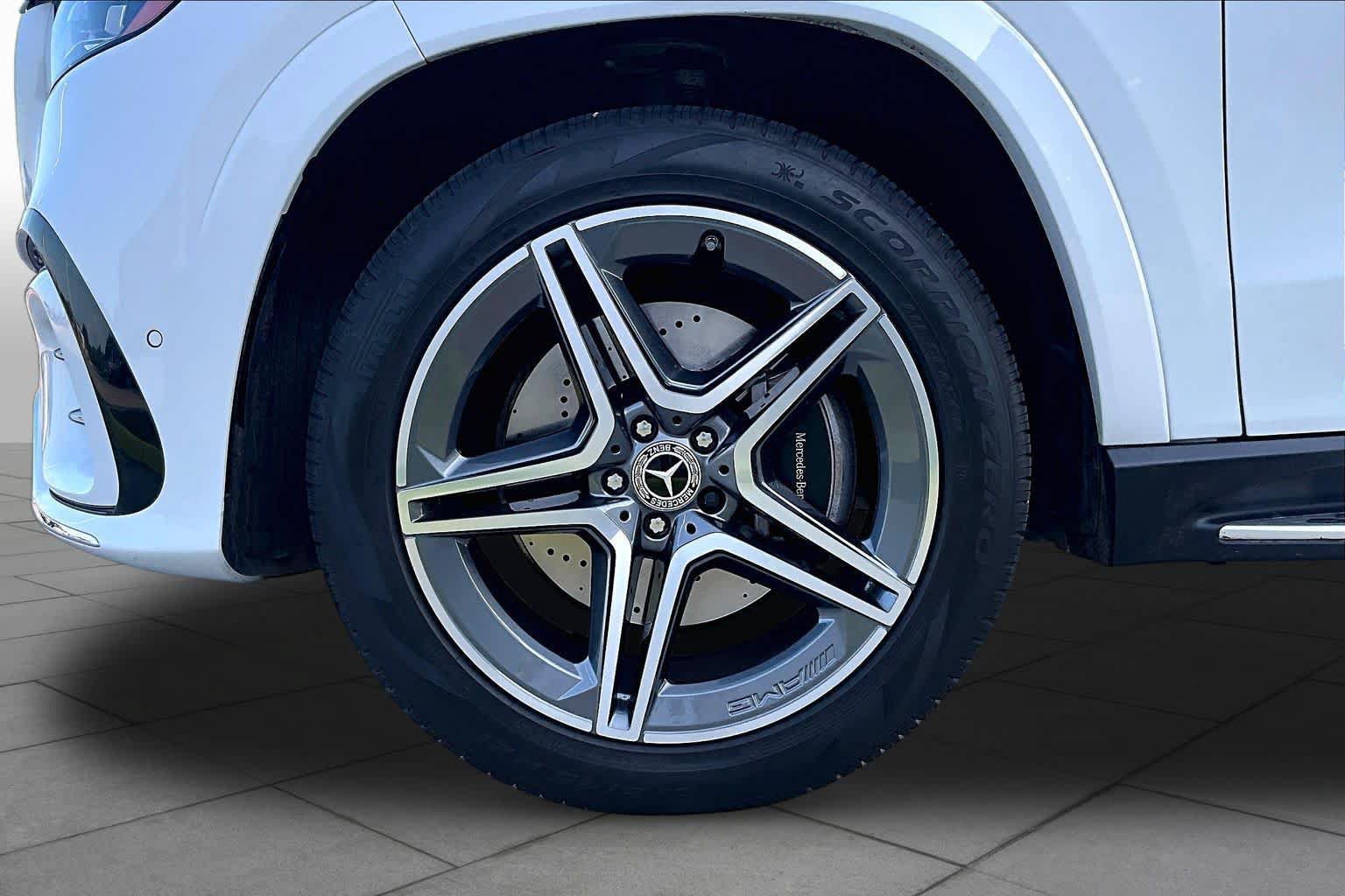 Used 2025 Mercedes-Benz GLS 450 4MATIC image 11