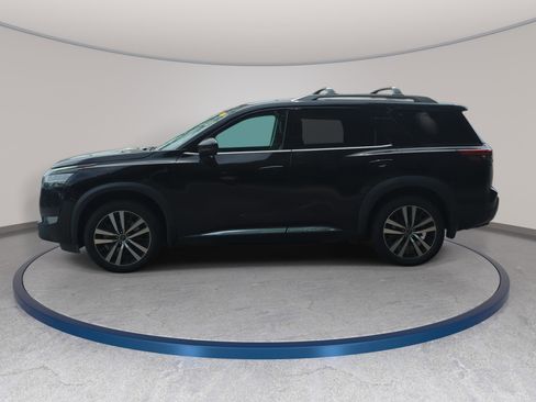 Used 2024 Nissan Pathfinder Platinum w/ Cargo Package AWD/4WD image 3