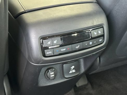 Used 2025 Hyundai Palisade SEL FWD image 16