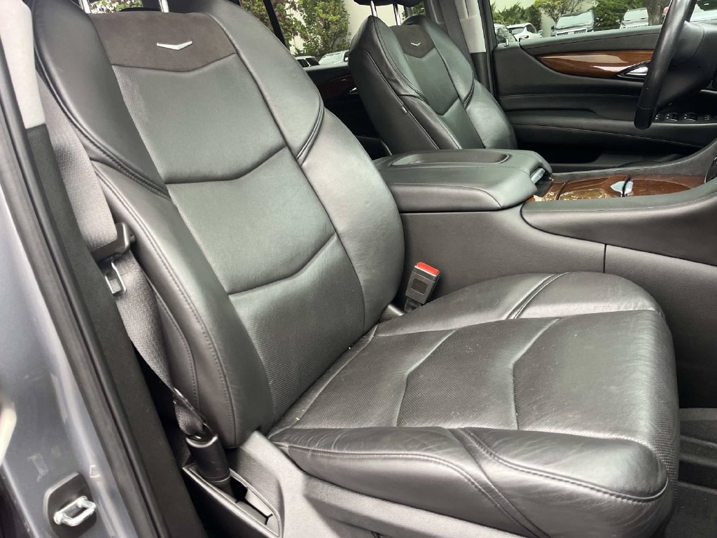 Used 2020 Cadillac Escalade ESV Premium Luxury w/ Escalade Sport Edition AWD/4WD image 32