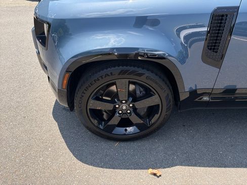 Used 2024 Land Rover Defender 110 X-Dynamic SE AWD/4WD image 31