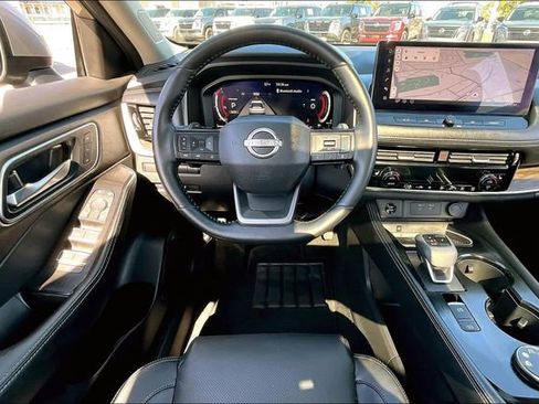 Certified 2025 Nissan Rogue Platinum AWD/4WD image 8