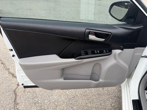 Used 2014 Toyota Camry LE image 11