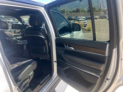 Used 2023 Jeep Grand Wagoneer Series II AWD/4WD image 31