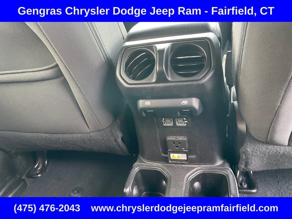 Used 2018 Jeep Wrangler Unlimited Sahara AWD/4WD image 28