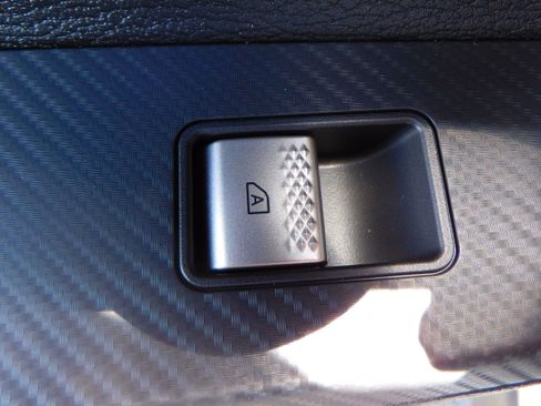 New 2025 Mitsubishi Outlander SE image 38