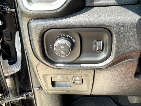 Used 2022 RAM 1500 Big Horn AWD/4WD image 33