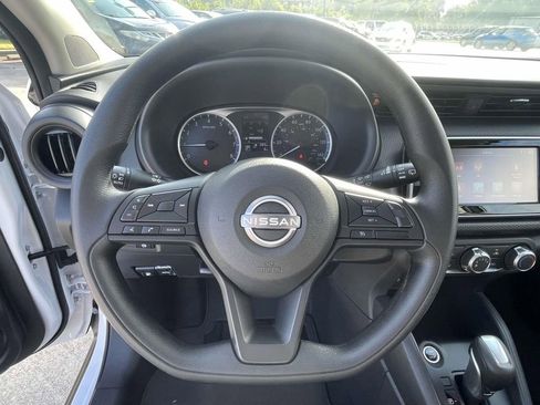 New 2025 Nissan Kicks Play S image 15