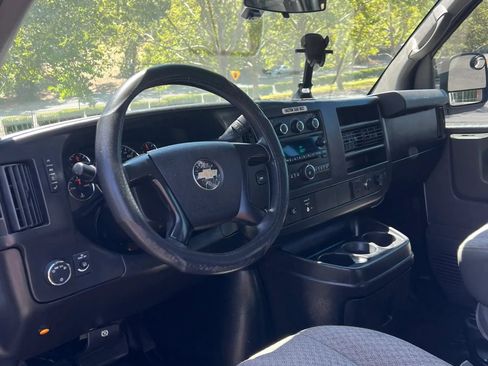 Used 2015 Chevrolet Express 2500 RWD image 11