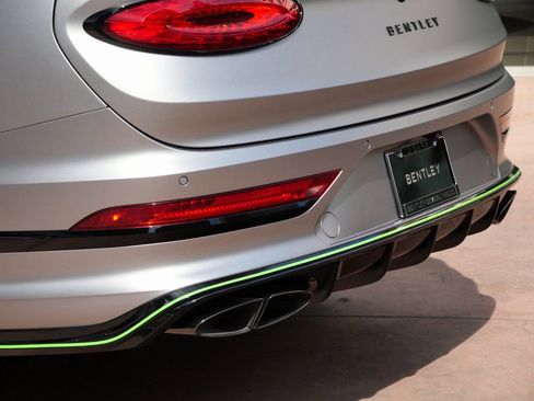 Used 2025 Bentley Bentayga image 9