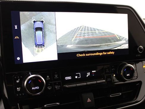 Used 2023 Toyota Highlander Platinum FWD image 15