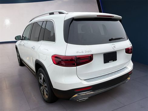 Used 2025 Mercedes-Benz GLB 250 GLB 250 image 2