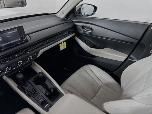Certified 2025 Honda Accord SE image 25