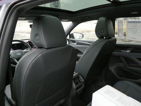 New 2026 Volkswagen Tiguan SE R-Line AWD/4WD image 36