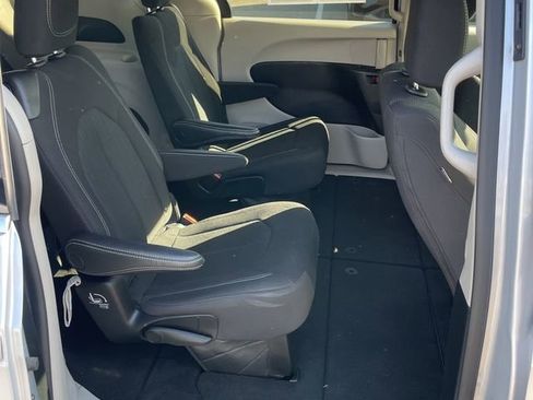 Used 2023 Chrysler Voyager LX FWD image 10