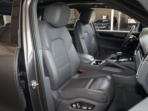 Used 2020 Porsche Cayenne S AWD/4WD image 11