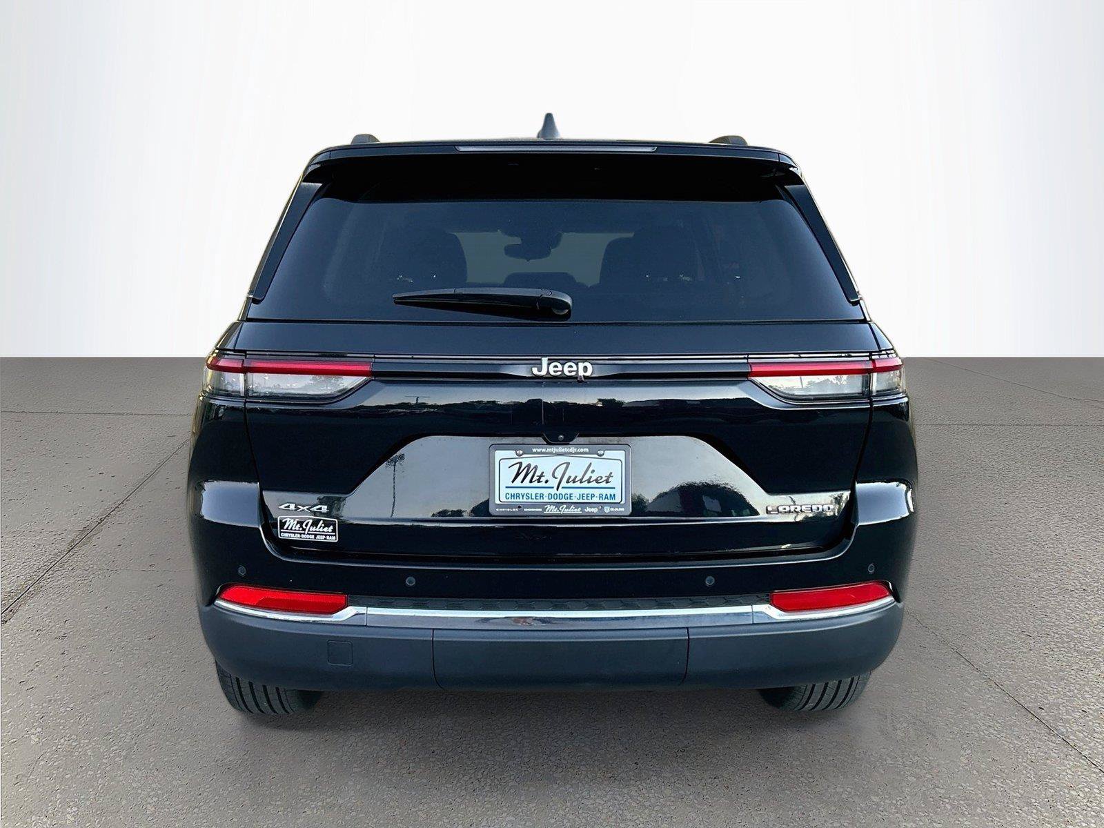 Used 2024 Jeep Grand Cherokee Laredo X w/ Trailer Tow Package AWD/4WD image 5
