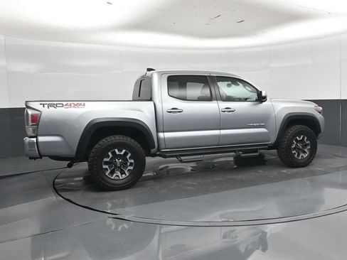 Used 2022 Toyota Tacoma TRD Off-Road AWD/4WD image 3