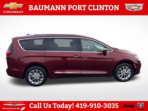 Used 2021 Chrysler Pacifica Touring-L w/ Premium & Safety Sphere Group AWD/4WD image 6