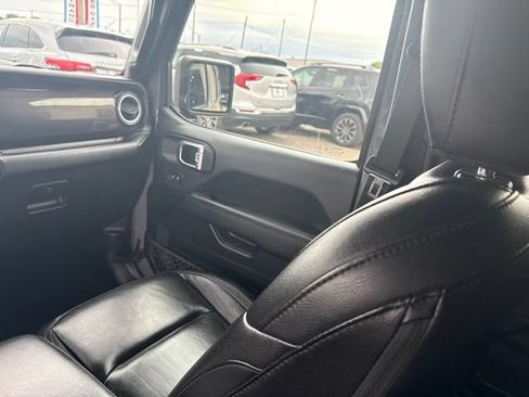 Used 2021 Jeep Wrangler Unlimited Sahara AWD/4WD image 15