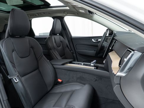 New 2026 Volvo XC60 B5 Ultra w/ Climate Package AWD/4WD image 22