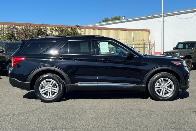 Used 2023 Ford Explorer XLT w/ Equipment Group 202A AWD/4WD image 3