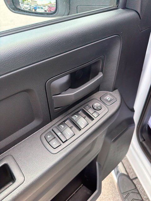 Used 2024 RAM 3500 Tradesman w/ Chrome Appearance Group AWD/4WD image 16