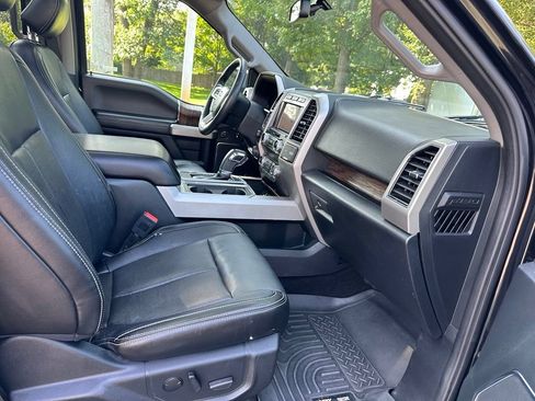 Used 2020 Ford F150 Lariat w/ Equipment Group 502A Luxury AWD/4WD image 32