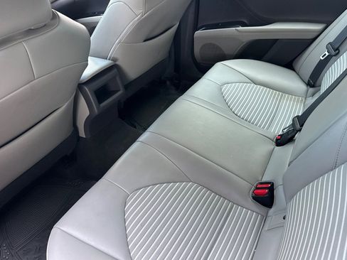 Used 2019 Toyota Camry SE w/ Convenience Package FWD image 14