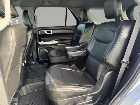 Used 2022 Ford Explorer XLT w/ Equipment Group 202A image 12