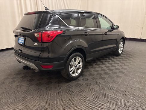 Used 2019 Ford Escape SE image 5