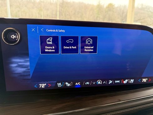 Used 2025 Chevrolet Suburban Premier image 48