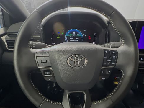 Used 2025 Toyota Camry SE FWD image 18