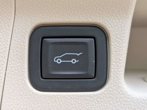 Used 2023 GMC Acadia Denali AWD/4WD image 13