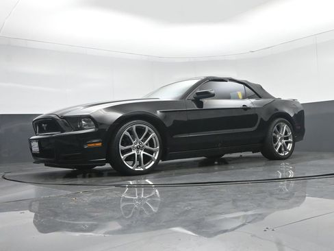 Used 2013 Ford Mustang Premium image 38