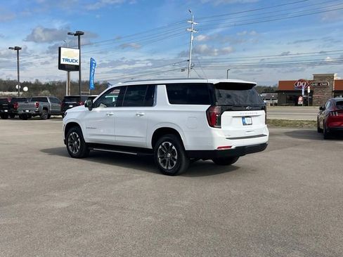 New 2026 Chevrolet Suburban LS image 7