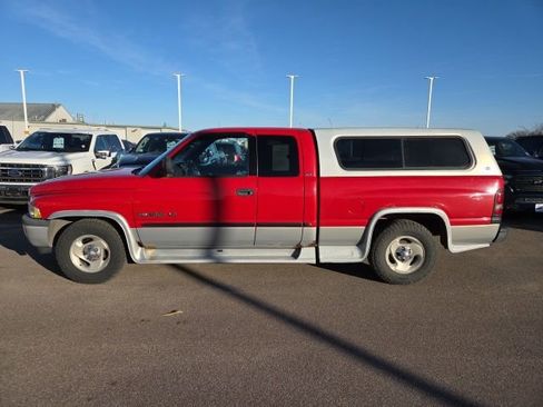 Used 2000 Dodge Ram 1500 Truck SLT image 2