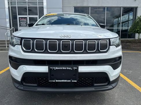 Used 2022 Jeep Compass Latitude w/ Sun and Sound Group AWD/4WD image 9