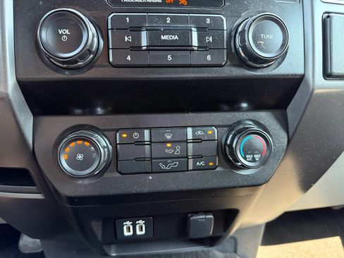 Used 2020 Ford F150 XLT image 27