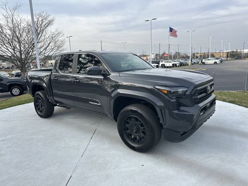 Certified 2025 Toyota Tacoma SR5 image 2